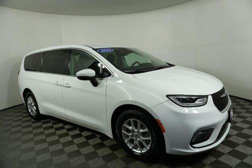 2023 Chrysler Pacifica Touring-L