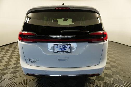 2023 Chrysler Pacifica Touring-L