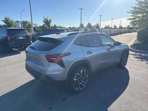 Sterling Gray Metallic 2025 Chevrolet Trax 2RS