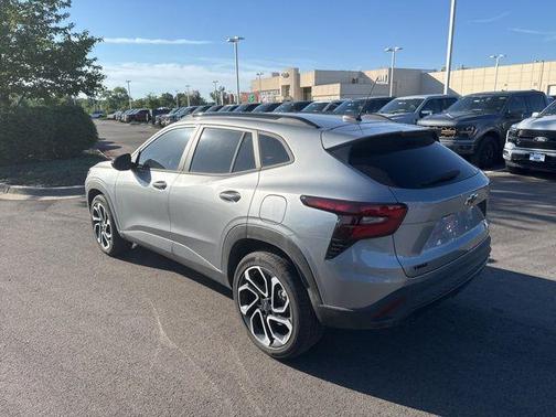 Sterling Gray Metallic 2025 Chevrolet Trax 2RS