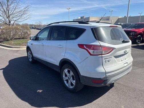 Oxford White 2016 Ford Escape SE