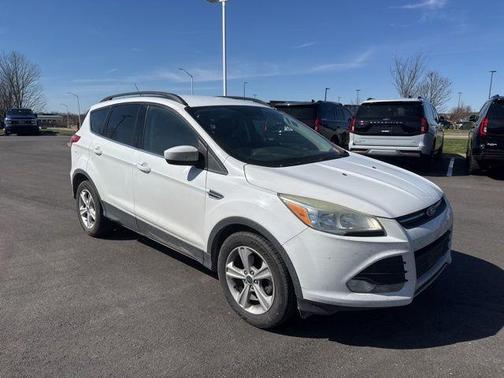 Oxford White 2016 Ford Escape SE