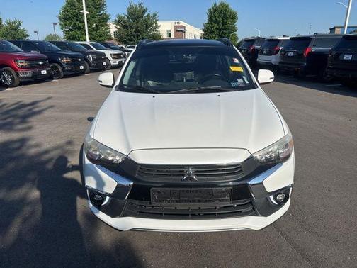 Diamond White Pearl 2016 Mitsubishi Outlander Sport 2.4 GT