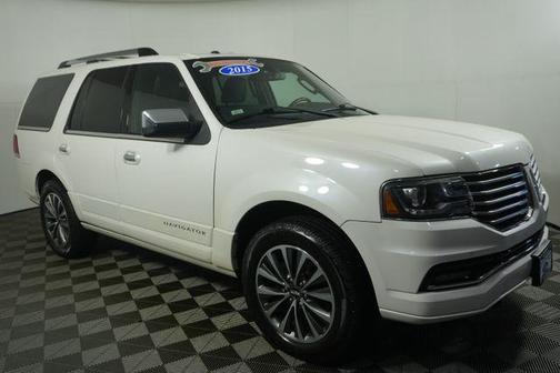 White Platinum Tri-Coat Metallic 2015 Lincoln Navigator Base
