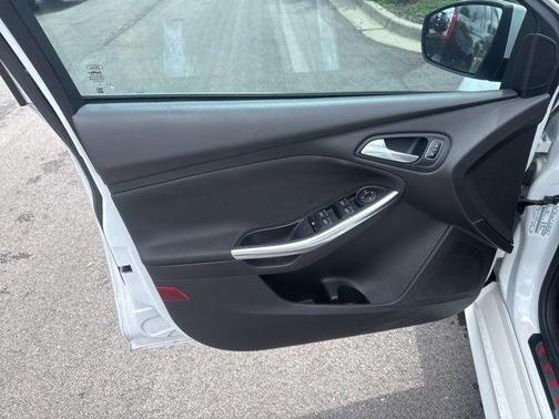 Oxford White 2016 Ford Focus ST Base