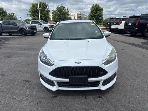 Oxford White 2016 Ford Focus ST Base
