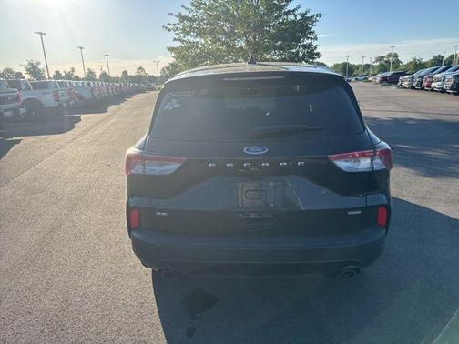 Agate Black Metallic 2022 Ford Escape SE