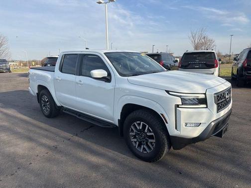 Glacier White 2024 Nissan Frontier SL