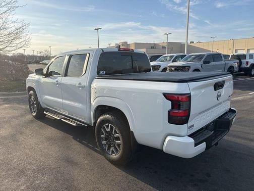 Glacier White 2024 Nissan Frontier SL