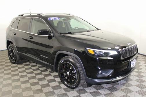 Photo 1 of 23 of 2019 Jeep Cherokee Latitude