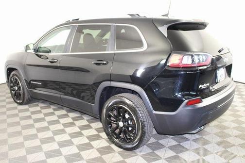 Photo 4 of 23 of 2019 Jeep Cherokee Latitude