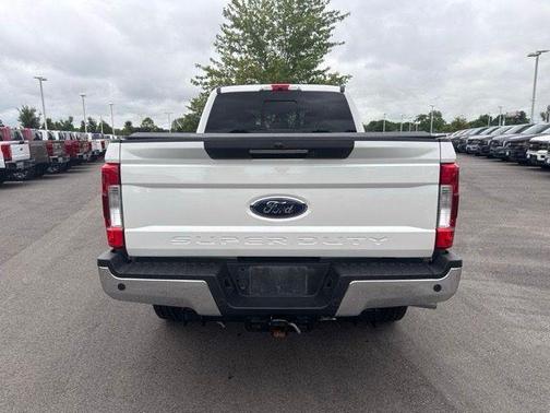 White Platinum 2019 Ford F-250 Lariat
