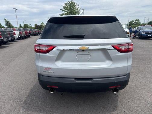 Silver Ice Metallic 2021 Chevrolet Traverse LS