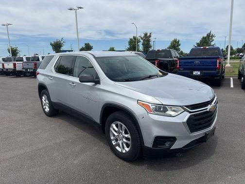 Silver Ice Metallic 2021 Chevrolet Traverse LS