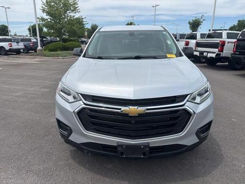 Silver Ice Metallic 2021 Chevrolet Traverse LS