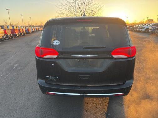 2020 Chrysler Pacifica Touring