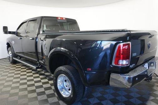 Brilliant Black Crystal Pearlcoat 2017 RAM 3500 Laramie