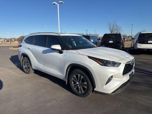 2022 Toyota Highlander Hybrid XLE