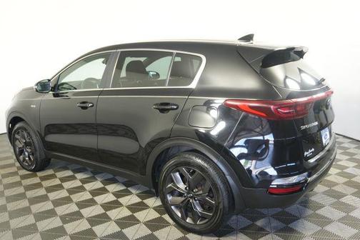 Black Cherry Pearl 2022 Kia Sportage LX