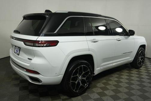 2023 Jeep Grand Cherokee Summit