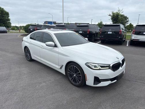 Alpine White 2022 BMW 530 i