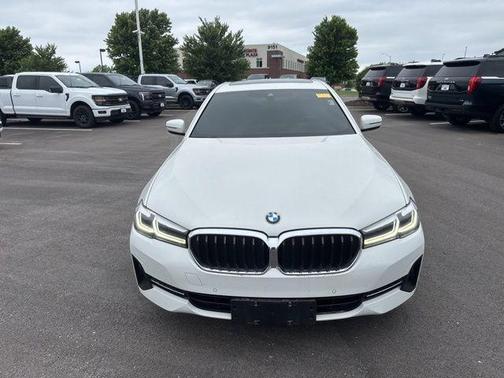 Alpine White 2022 BMW 530 i
