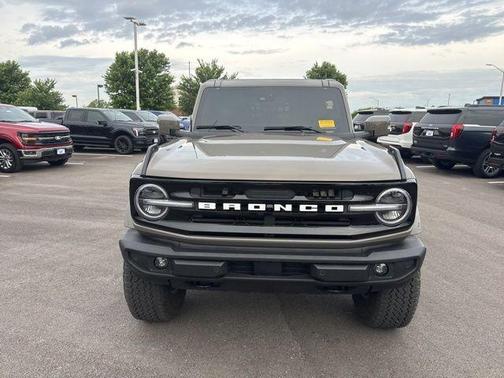 Gray 2025 Ford Bronco Outer Banks