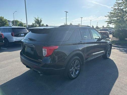 Black Metallic 2022 Ford Explorer XLT