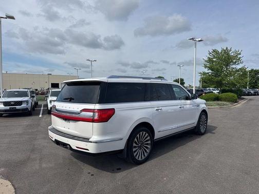 White Platinum Tri-Coat Metallic 2019 Lincoln Navigator L Reserve