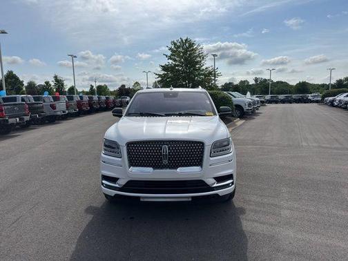 White Platinum Tri-Coat Metallic 2019 Lincoln Navigator L Reserve