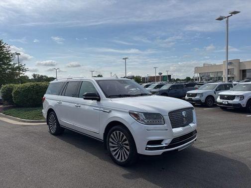 White Platinum Tri-Coat Metallic 2019 Lincoln Navigator L Reserve