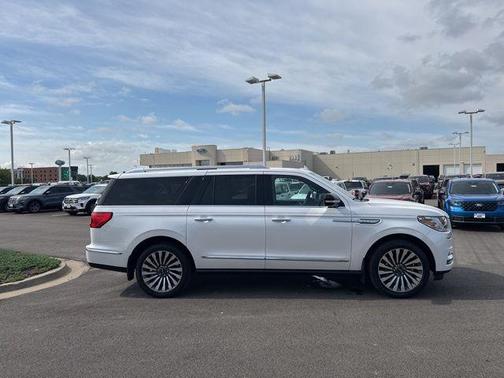 White Platinum Tri-Coat Metallic 2019 Lincoln Navigator L Reserve