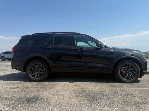 Agate Black Metallic 2025 Ford Explorer ST-Line