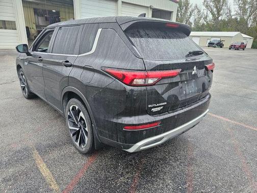 2023 Mitsubishi Outlander PHEV SE