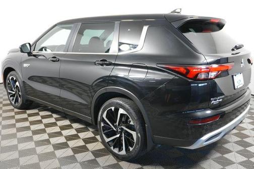 2023 Mitsubishi Outlander PHEV SE