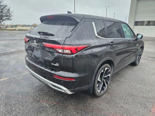 2023 Mitsubishi Outlander PHEV SE