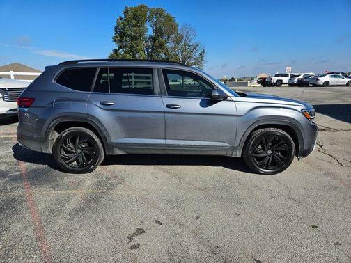 2022 Volkswagen Atlas 3.6L SE w/Technology