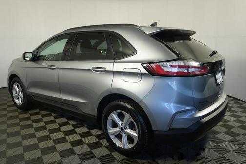 Iconic Silver Metallic 2021 Ford Edge SE