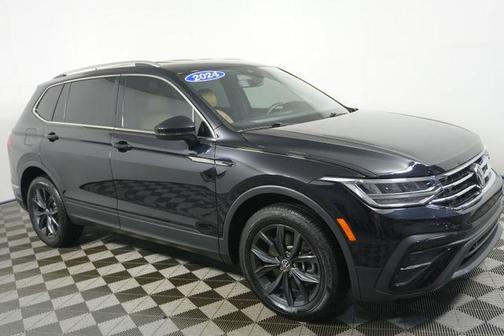 Deep Black Pearl Effect 2024 Volkswagen Tiguan 2.0T SE