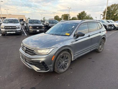 2022 Volkswagen Tiguan 2.0T SE R-Line Black