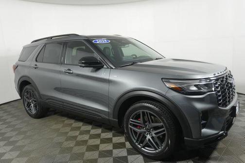 Carbonized Gray Metallic 2025 Ford Explorer ST-Line