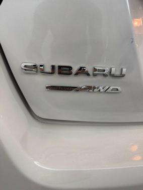 Crystal White Pearl 2017 Subaru Crosstrek 2.0i Limited