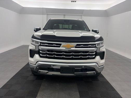 Iridescent Pearl Tricoat 2022 Chevrolet Silverado 1500 LTZ