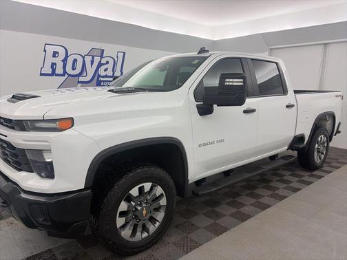 Summit White 2024 Chevrolet Silverado 2500 Custom