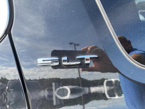 2022 GMC Acadia AWD SLT