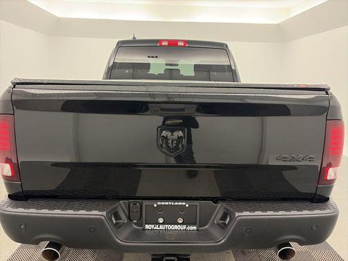 Diamond Black Crystal Pearlcoat 2021 RAM 1500 Classic Warlock Quad Cab 4x4 6'4' Box