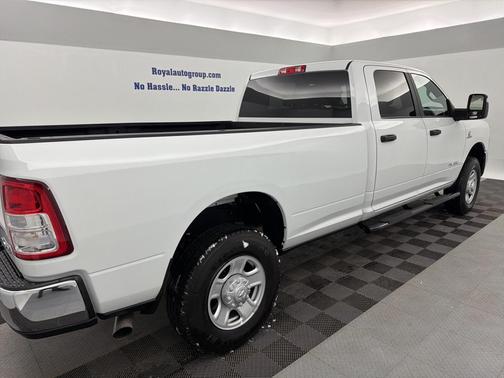 2024 RAM 3500 Big Horn Crew Cab 4x4 8' Box