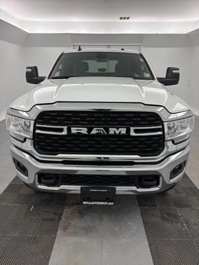 2024 RAM 3500 Big Horn Crew Cab 4x4 8' Box