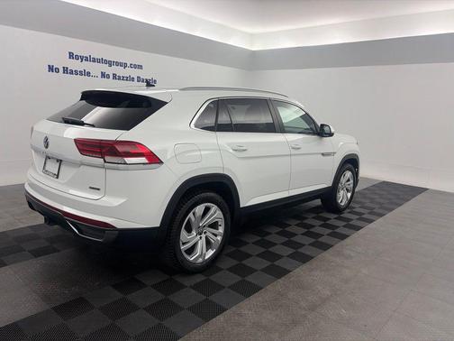 Pure White 2021 Volkswagen Atlas Cross Sport 3.6L V6 SEL