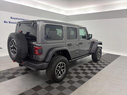 Granite Crystal Metallic Clearcoat 2025 Jeep Wrangler Rubicon
